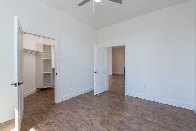 Building Photo - Downtown Asheville Apartment!