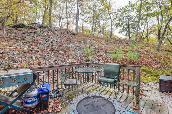 Building Photo - 5317 Woodbridge Dr E