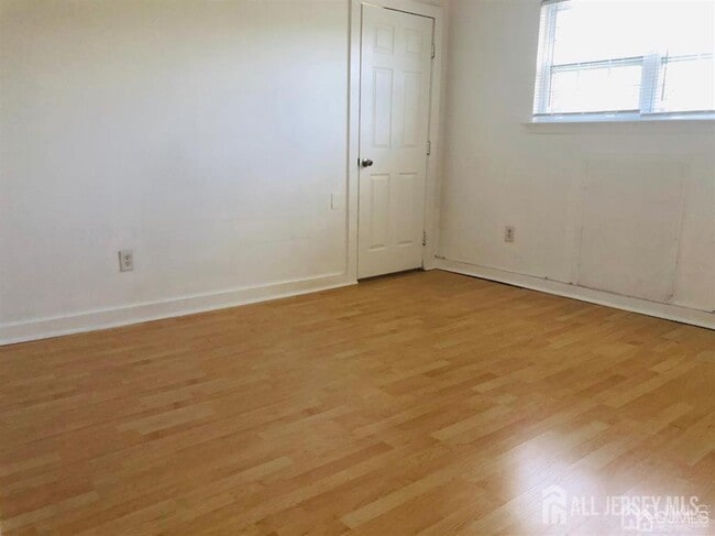 Building Photo - 300 College Dr
