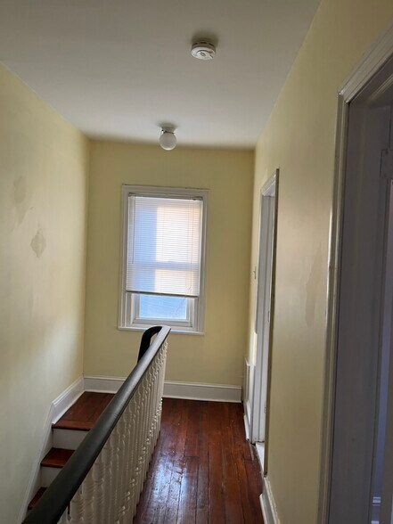 hallway 3rd - 263 West Rittenhouse Street