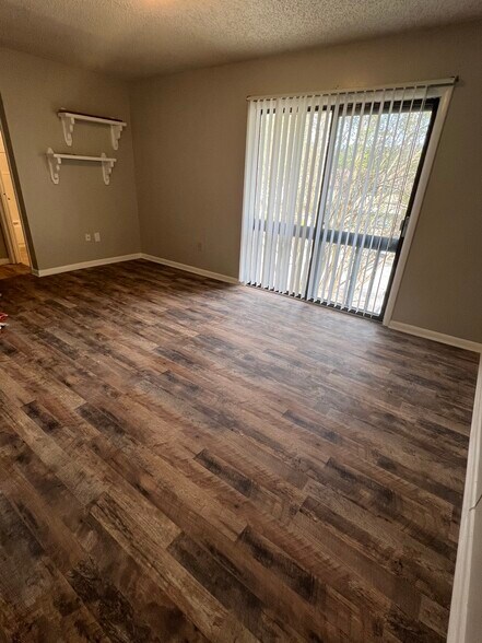 Building Photo - 537 Hickory Hill Dr