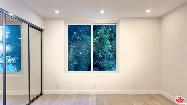 Building Photo - 414 N Palm Dr