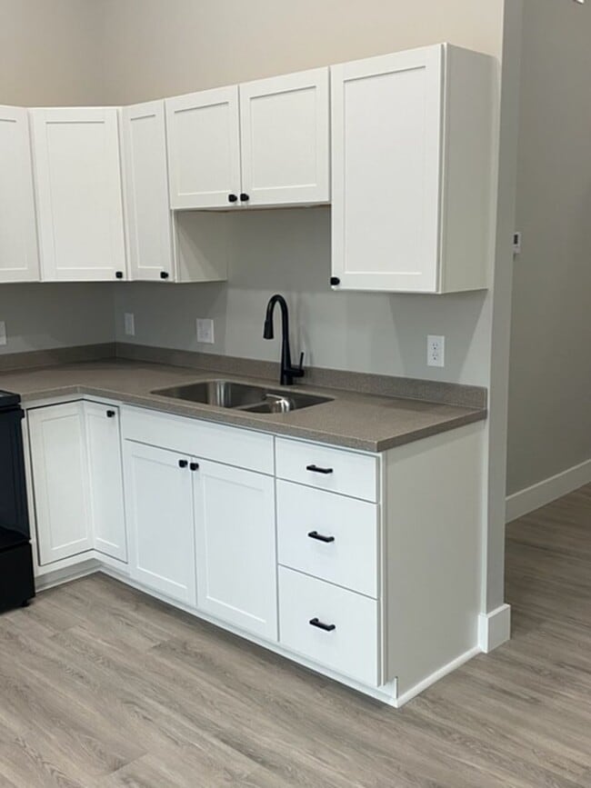 Building Photo - 128 Grand Ave