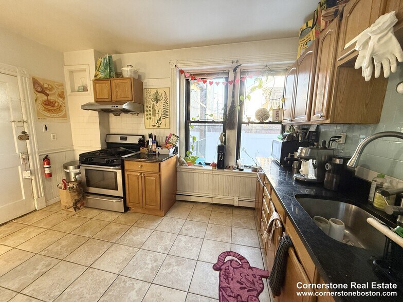 Building Photo - 60 Empire St