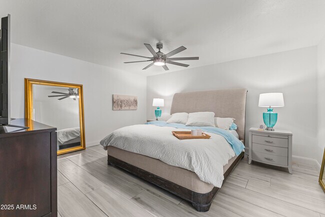 Building Photo - 7258 E Loma Ln