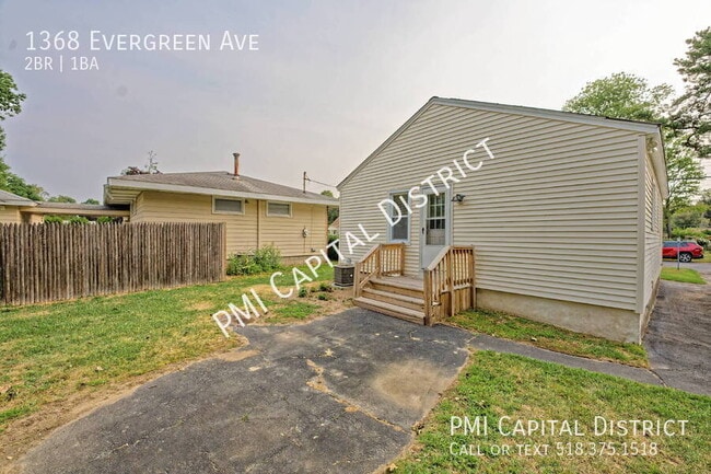 Building Photo - 1368 Evergreen Ave