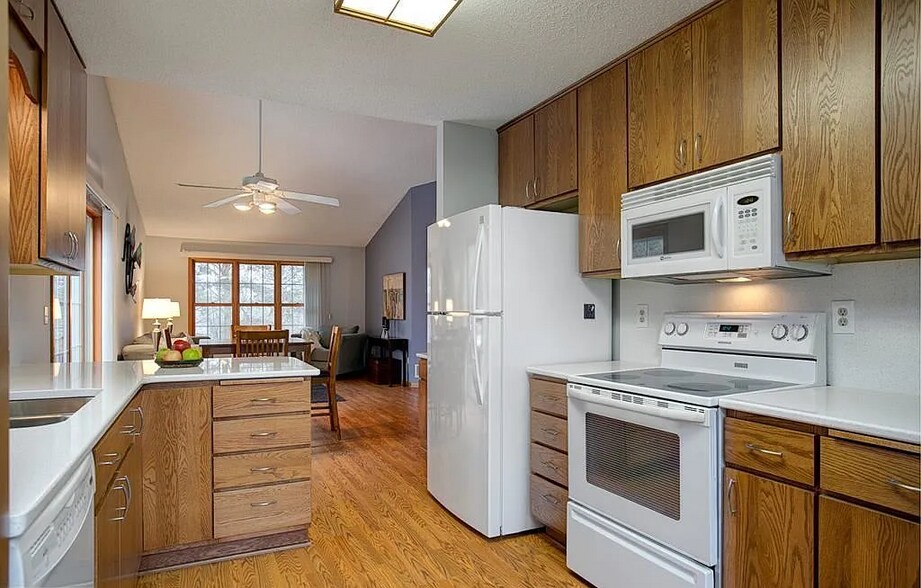 Building Photo - 644 Brockton Curv