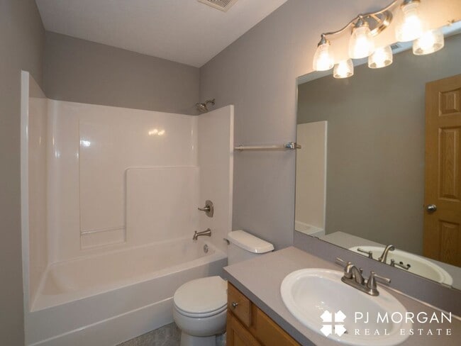 Building Photo - 14512 Fowler Ave