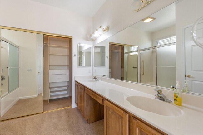 Building Photo - Sun City Lincoln Hills - Quiet courtyard with garden service & solar electric