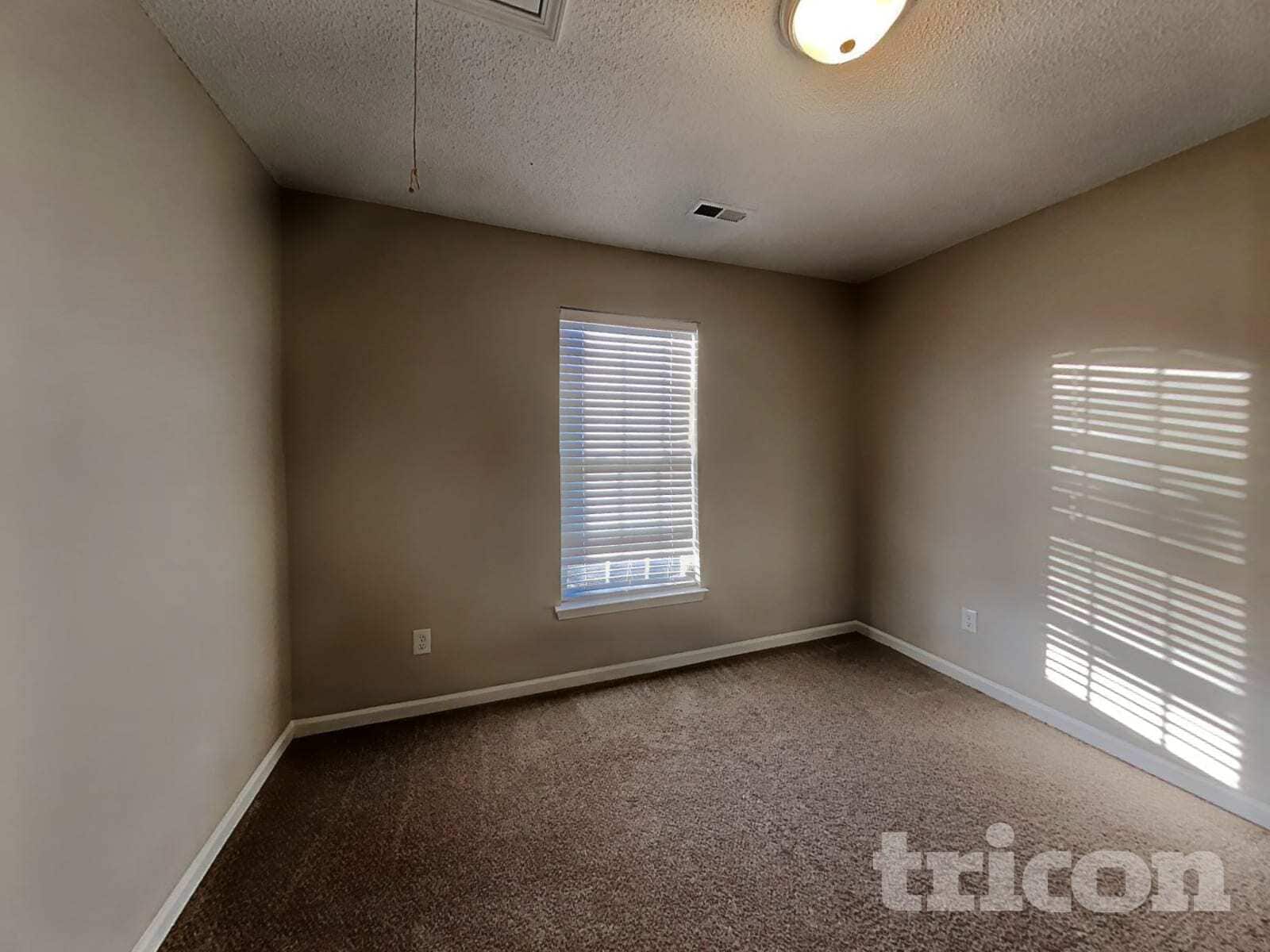 Building Photo - 7043 Red Bud Cir