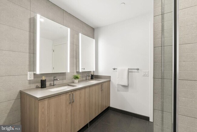 Building Photo - 210 S 12th St