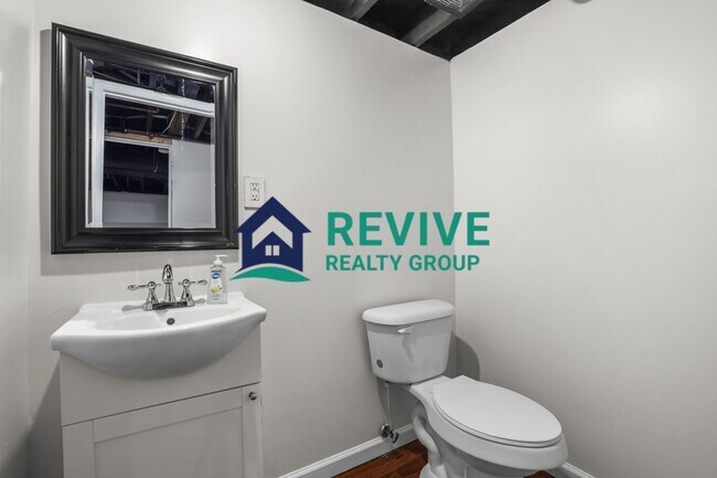 Building Photo - 9725 Fox Ave