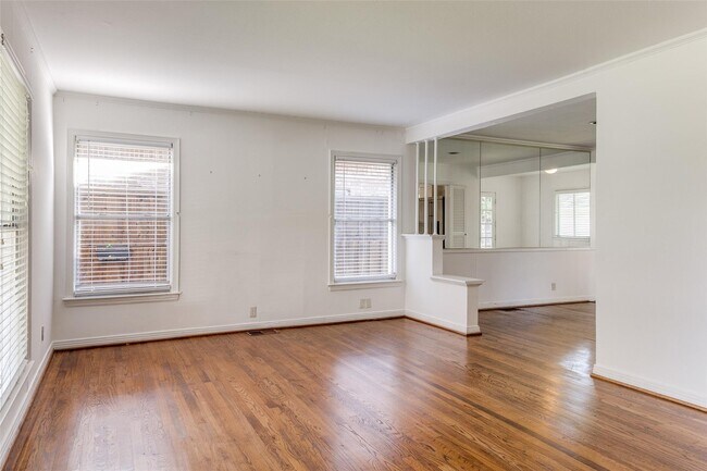 Building Photo - 7703 Lovers Ln