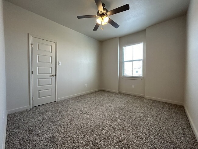 Building Photo - Beautiful 2-Story Townhome!