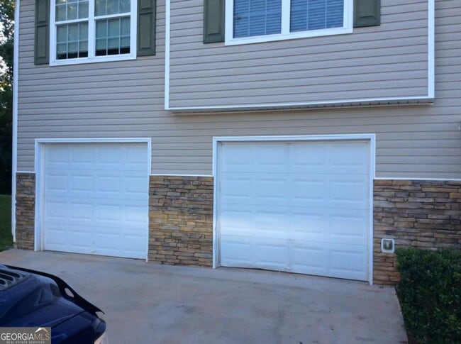 Building Photo - 4015 Yellow Pine Ct