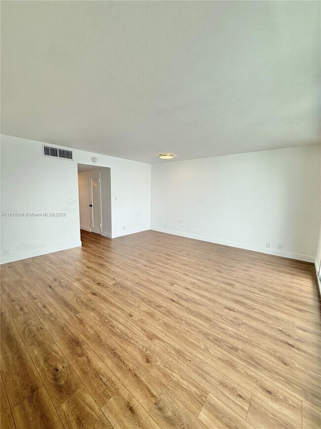 Building Photo - 1000 West Ave