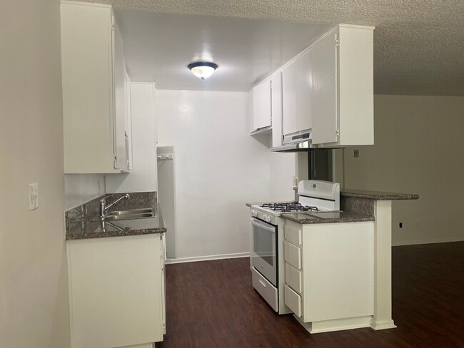 Building Photo - 3436 Vinton Ave