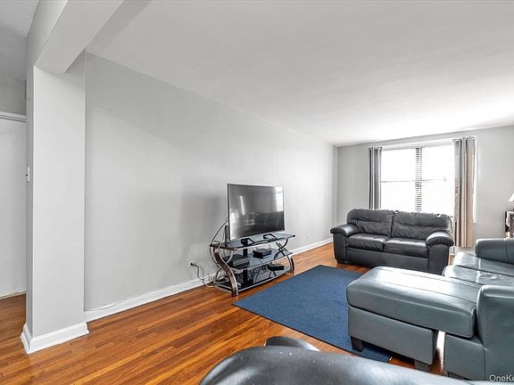 Building Photo - 83-40 Austin St