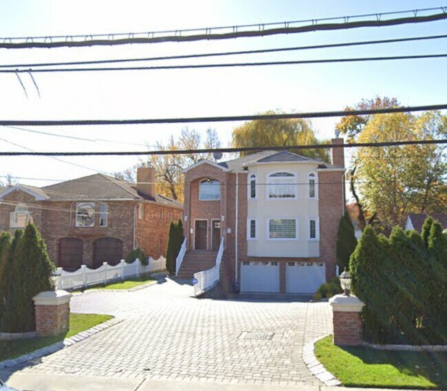 Primary Photo - 764 Edgewater Ave