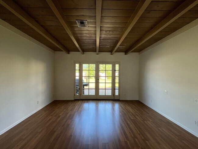 Building Photo - Sherman Oaks 3+2 w/appliances, family room, central air + more! (13627 Huston)