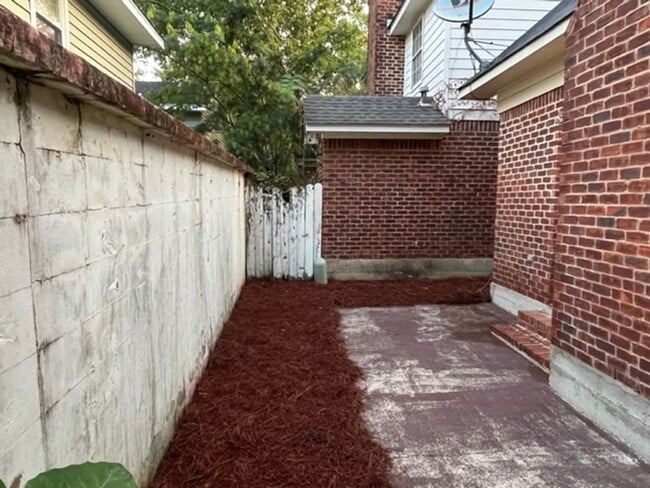Building Photo - 3/2 Townhouse near USA! GATED! Students We...