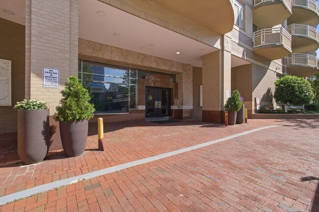 Building Photo - 4801 Fairmont Ave