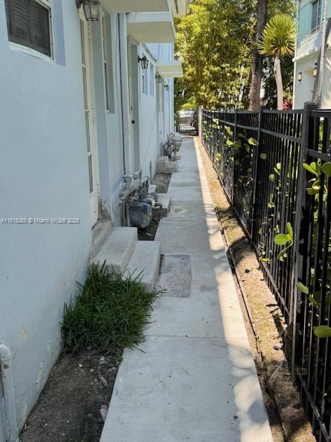Building Photo - 635 8th St