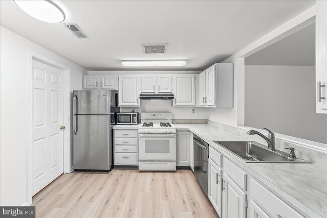 Building Photo - 102 Mountainview Dr