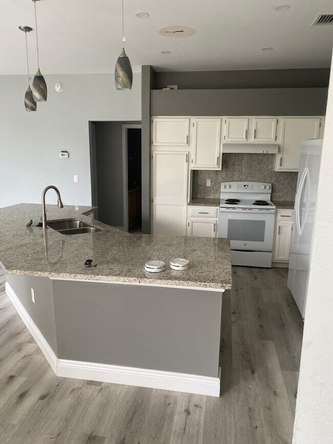 Building Photo - 1341 Flaxwood Ave