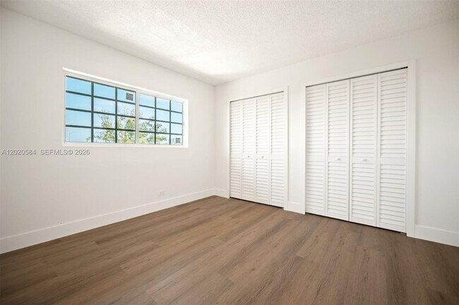 Building Photo - 8107 SW 72nd Ave