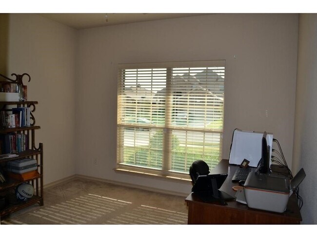 Building Photo - 10444 Merced Lake Rd
