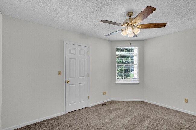 Building Photo - 4302-4304-4304 Cheryl Ct