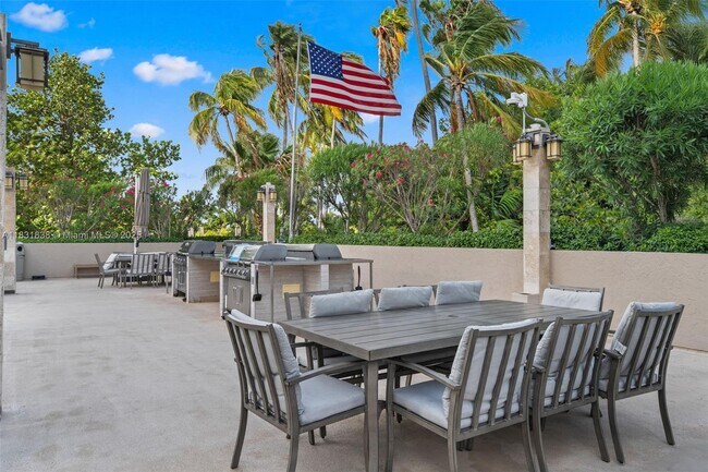 Building Photo - 251 Crandon Blvd