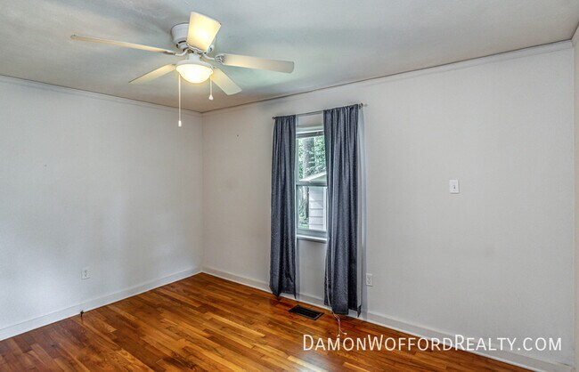 Building Photo - 1827 Parkridge Dr