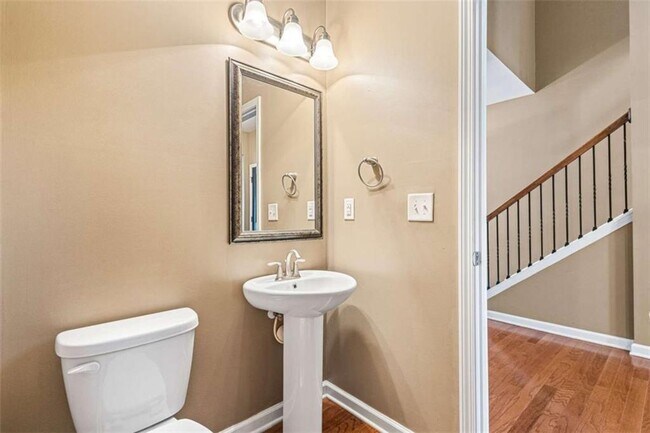 Building Photo - 3378 Vintage Cir SE