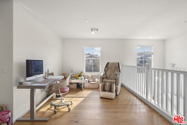 Building Photo - 27751 Dyer Wy