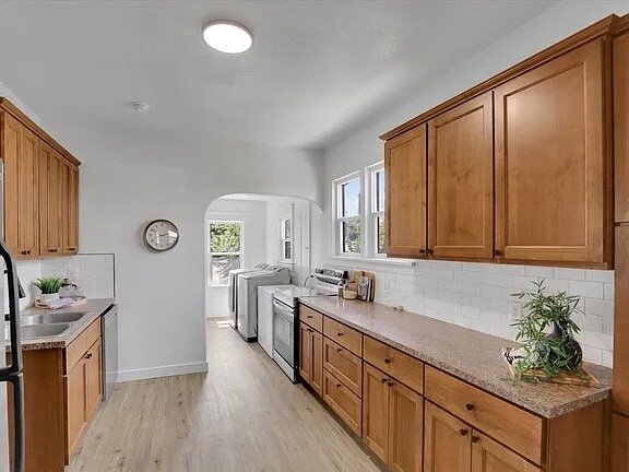 Building Photo - 2218 E Pacific Ave