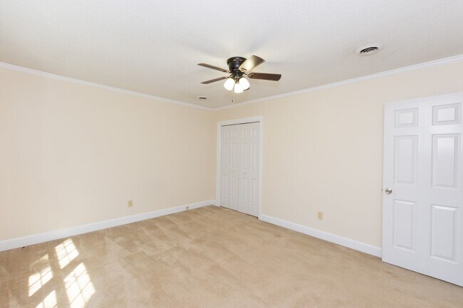 Building Photo - $300 off the first month's rent on a 12 mo...