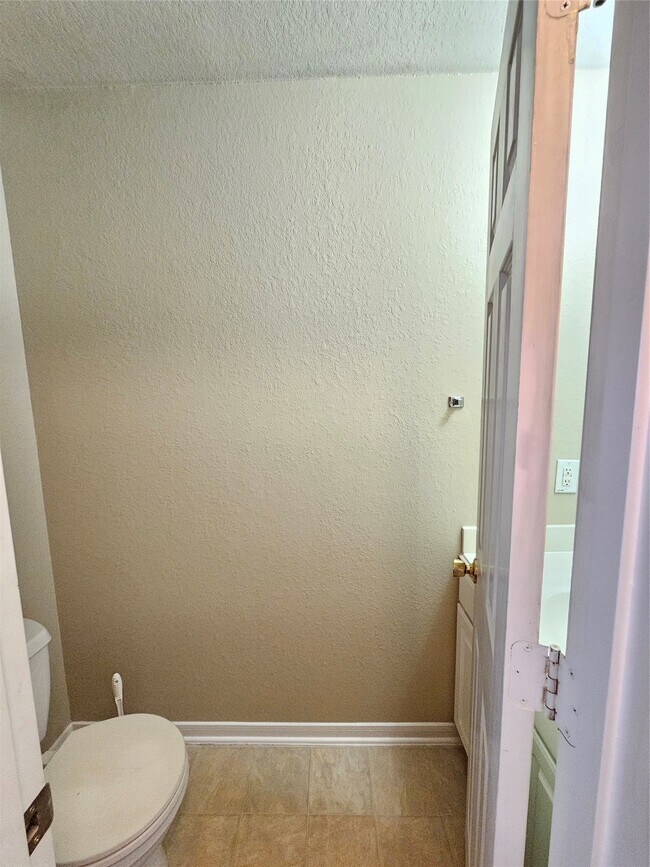 Building Photo - 11015 Walkup Way