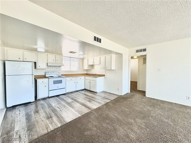 Primary Photo - 922 N 1st St