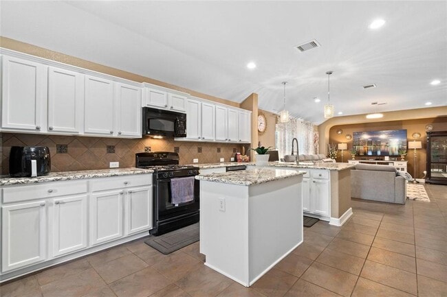 Building Photo - 18123 Almond Place Lane