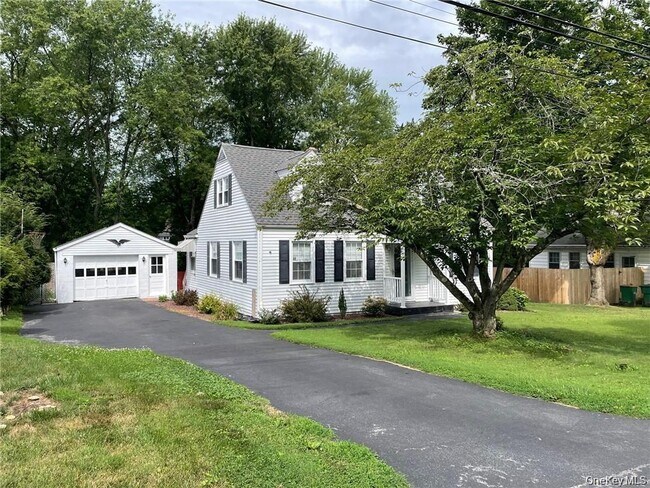 Building Photo - 17 Kinderhook Dr