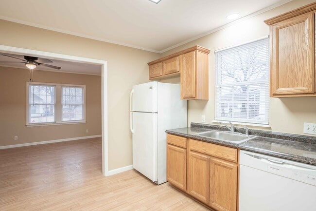 Building Photo - Great Location 2 Bed 1 Bath Home for Rent