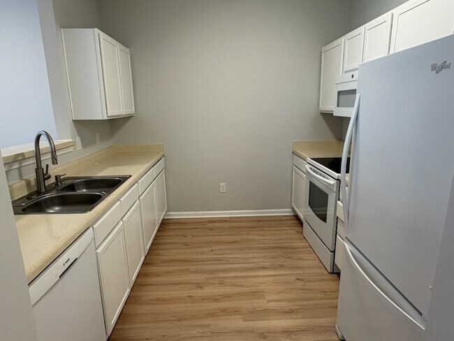 Building Photo - 1 Bedroom 1 bath