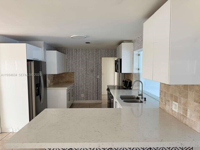 Building Photo - 19410 NE 19th Ave