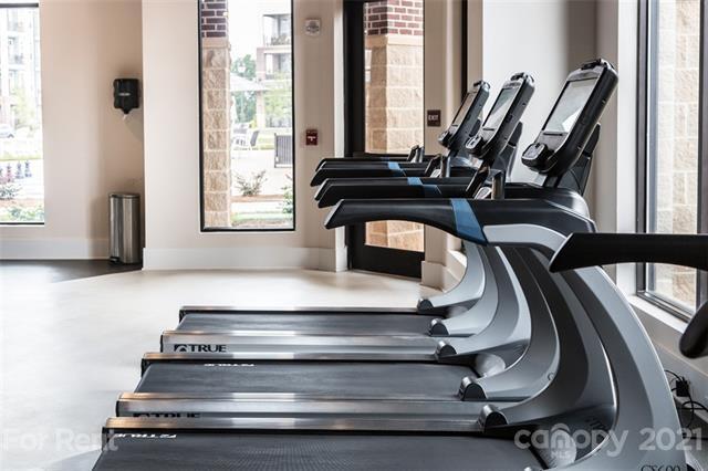 Building Photo - 9921 Holly Center Dr