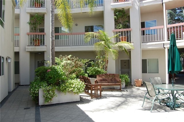 Building Photo - 4242 Stansbury Ave