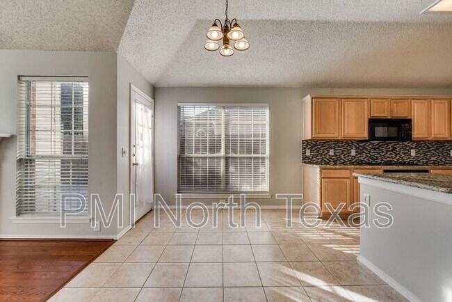 Building Photo - 10717 Camelot Dr