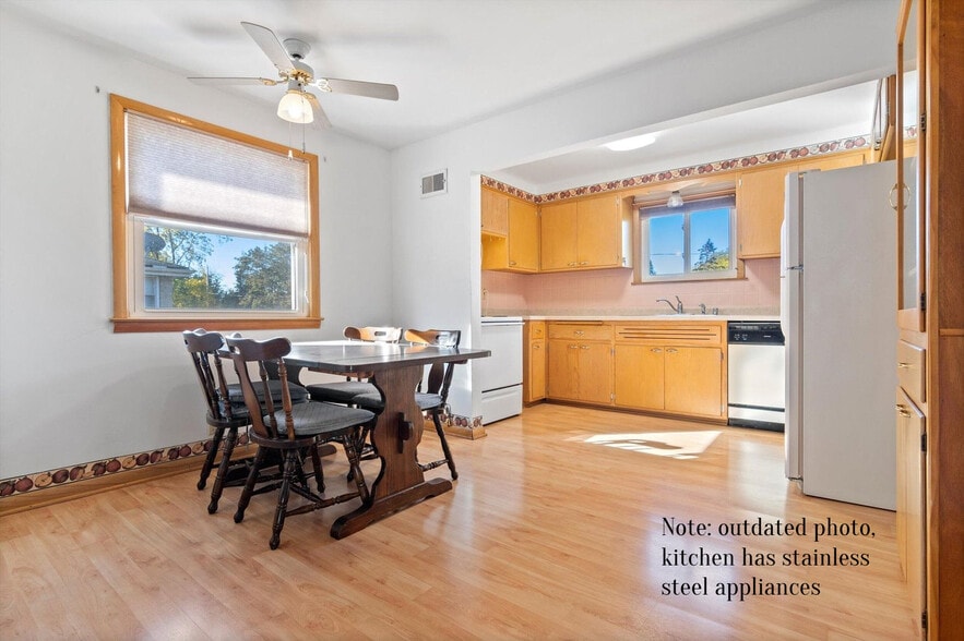 Kitchen - has STAINLESS STEEL Appliances - 1651 N 116th St