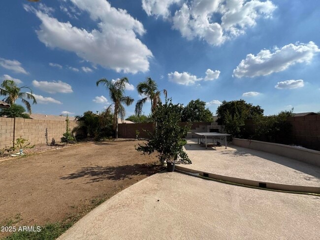 Building Photo - 4427 E Rowel Rd